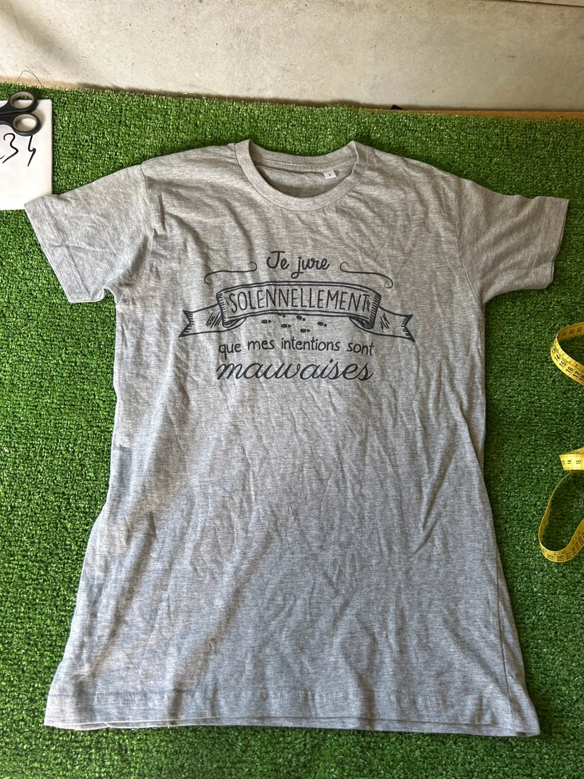 T-shirt gris imprimé style coquette